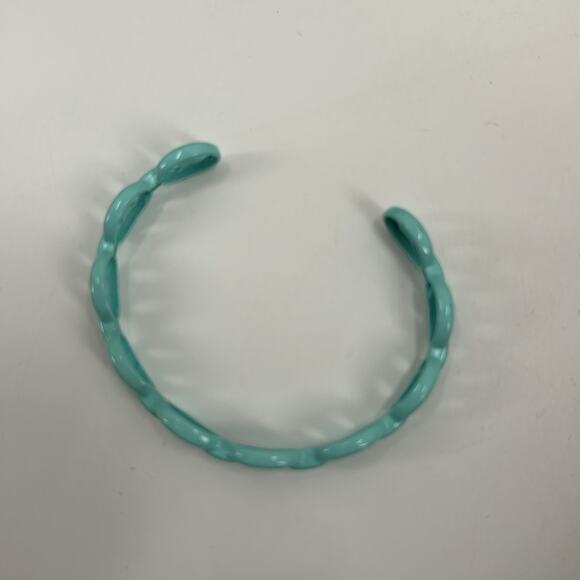 Light blue chain link cuff bracelet - Picture 3 of 4